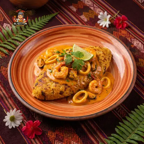 Tacu Tacu con Salsa de Mariscos